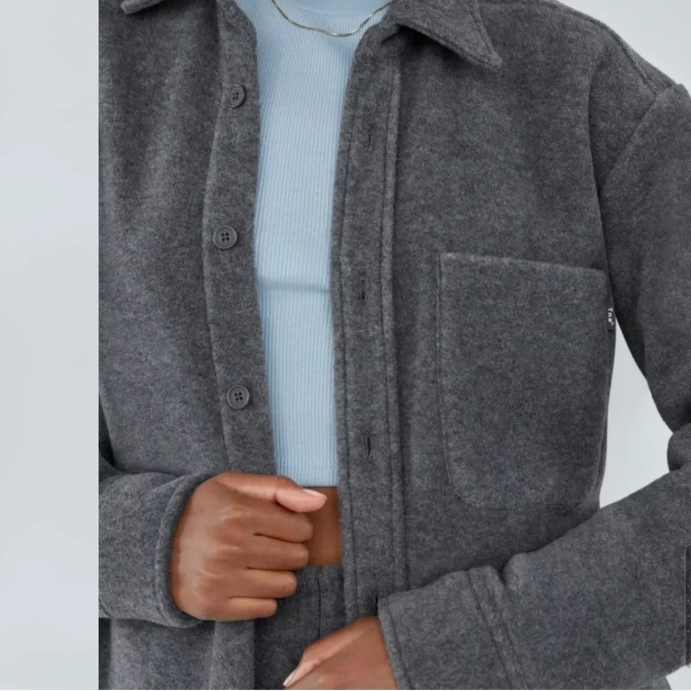 Aritzia TNA Fleece Polar Button Up Shirt - Picture 3 of 8